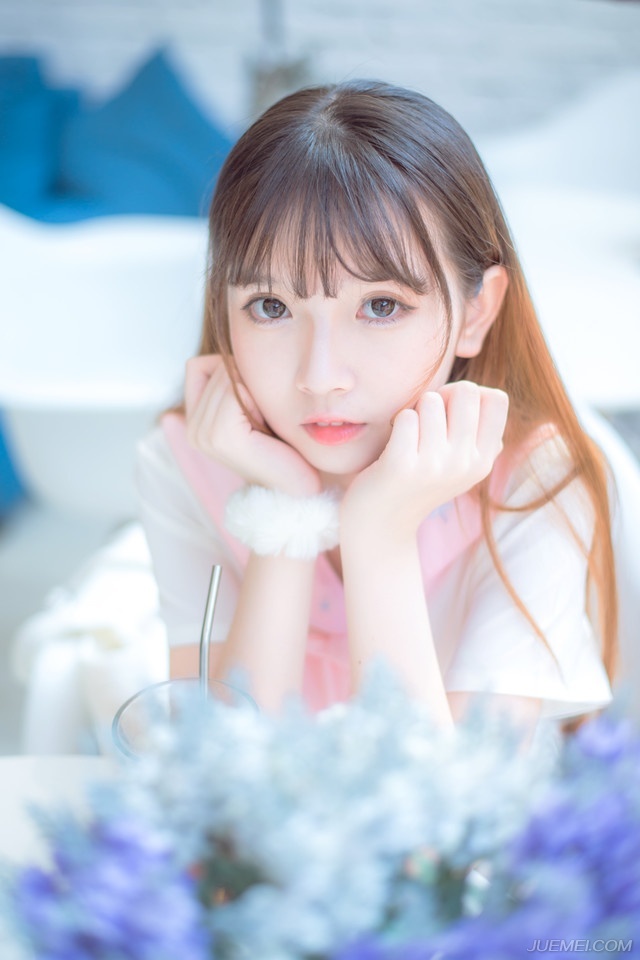 “不会。”小乔摇了摇头，眼中的茫然之色更浓：“妾身也不知道。”
